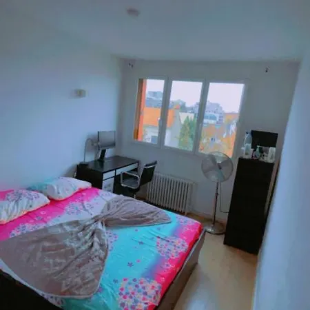 Propre Calme Dans Un Quartier Pavillonnaire Proche De Paris, La Defense, Les Champs Elysees Et Toutes Commodites Homestay Nanterre