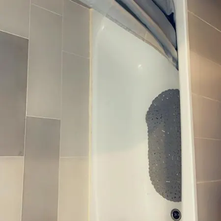Propre Calme Dans Un Quartier Pavillonnaire Proche De Paris, La Defense, Les Champs Elysees Et Toutes Commodites Homestay Nanterre